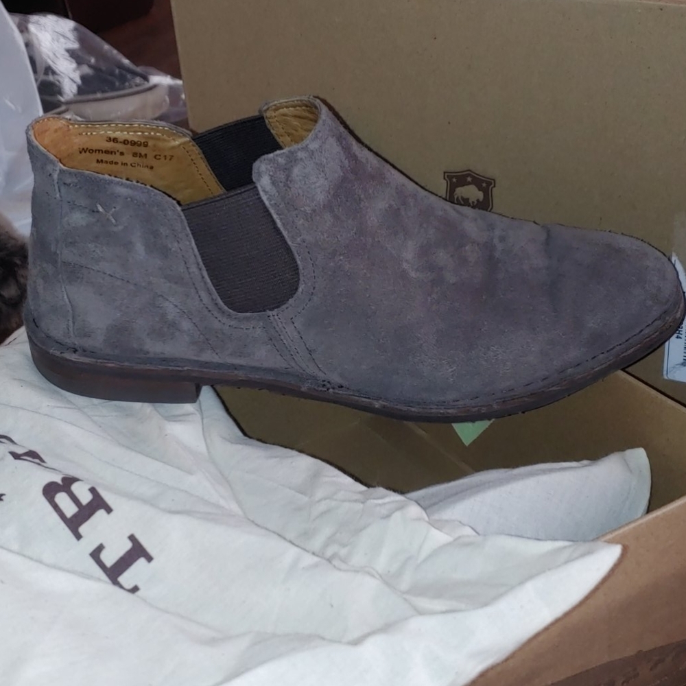 TRASK ALLISON ITALIAN SUEDE 8 M